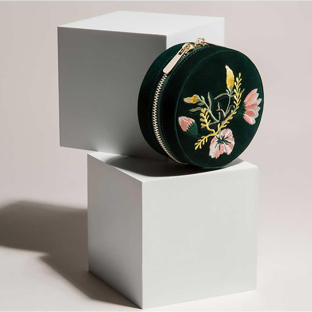 Zoe Velvet Travel Round